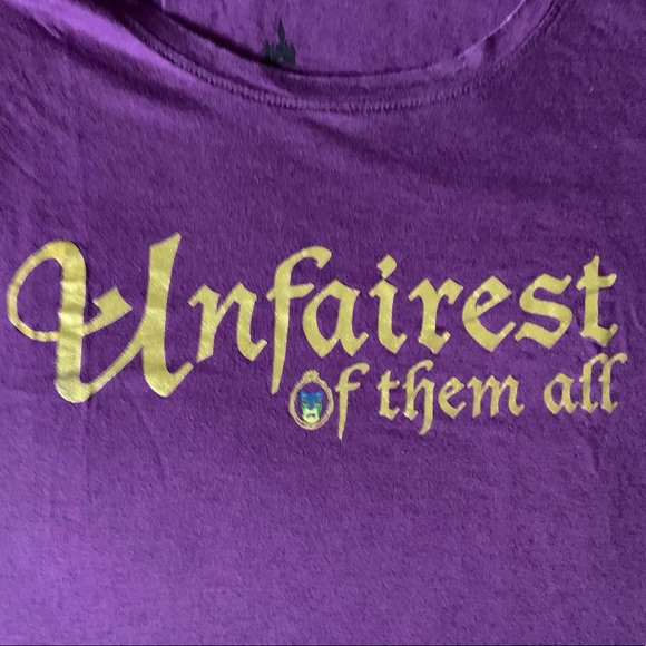 Disney Parks Unfairest of them All magic mirror sleeveless t-shirt, size large - Picture 3 of 4